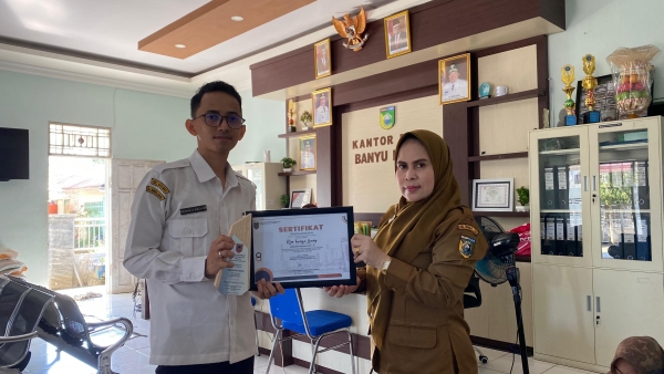 Penyerahan Piagam dan Plakat Lomba KIM Tingkat Provinsi